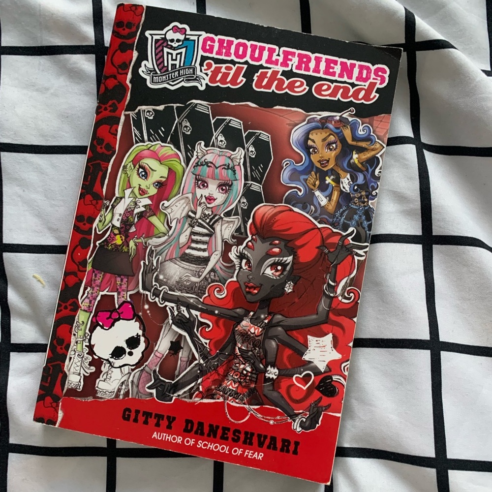 Monster High: Ghoulfriends 'til the End paper back